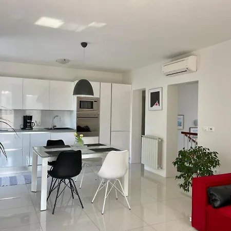 Apartman Bloom Near The *