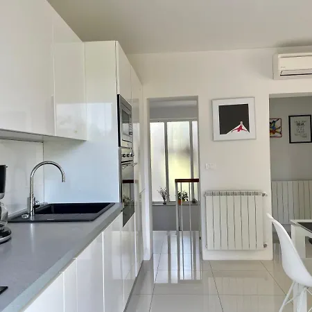 Apartman Bloom Near The *