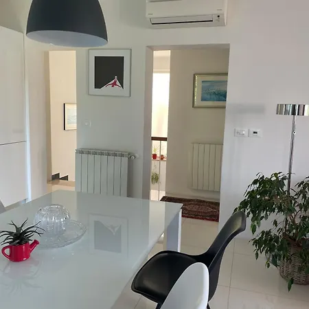 Apartman Bloom Near The