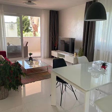 Bloom Near The Apartment