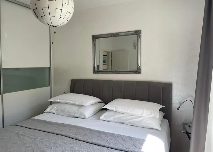 Bloom Near The Lejlighed Poreč